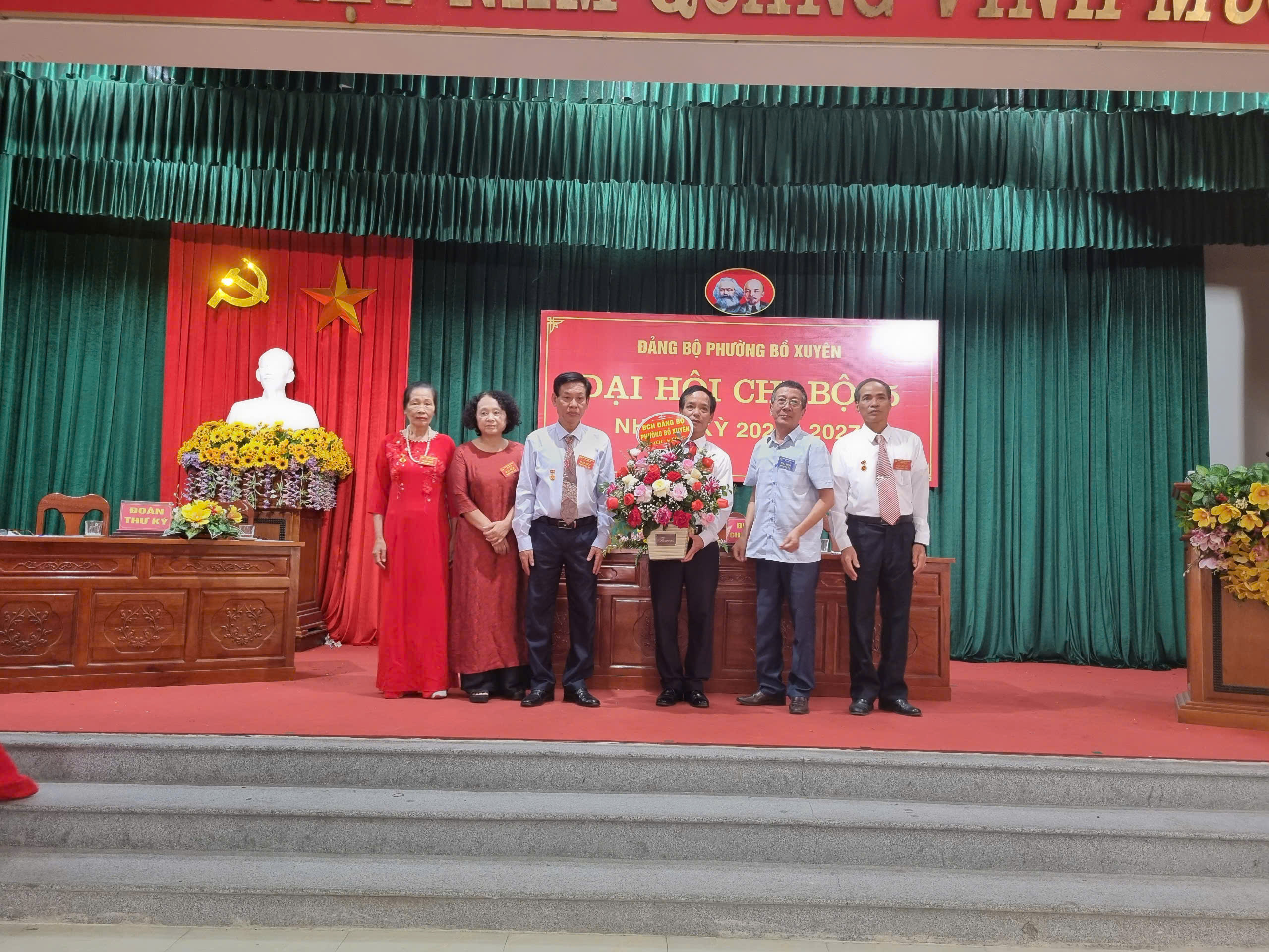 Đại hội điểm chi bộ trực thuộc Đảng uỷ
