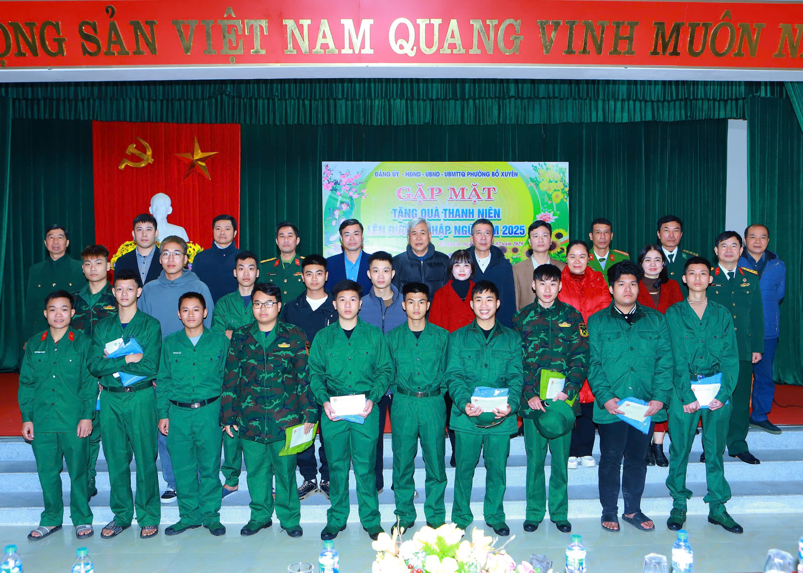 Phường Bồ Xuyên gặp mặt tân binh nhập ngũ năm 2025
